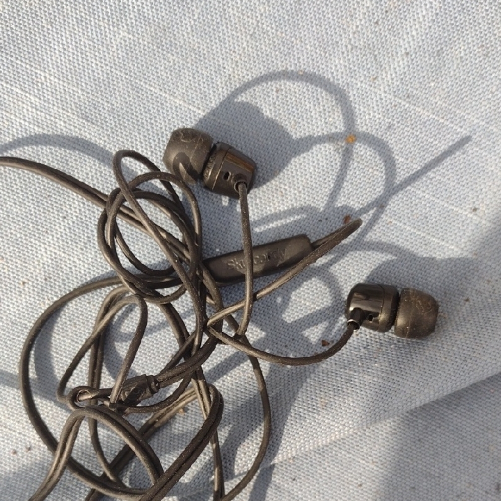 SkullCandy Black Wired Earbuds NWOT
